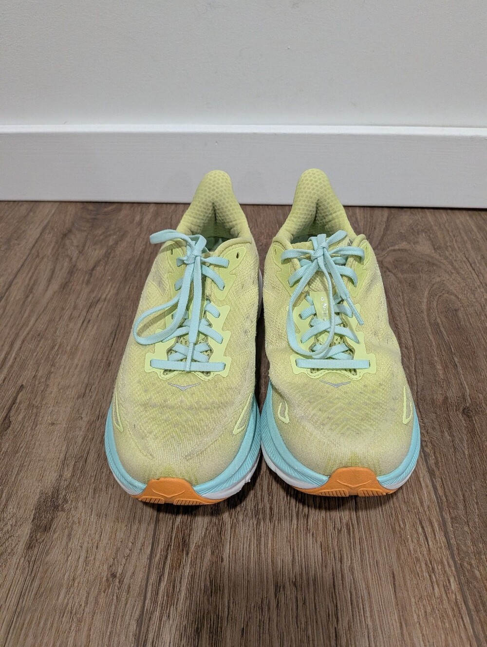 HOKA Clifton 9 Size 7.5B - Picture 4 of 12